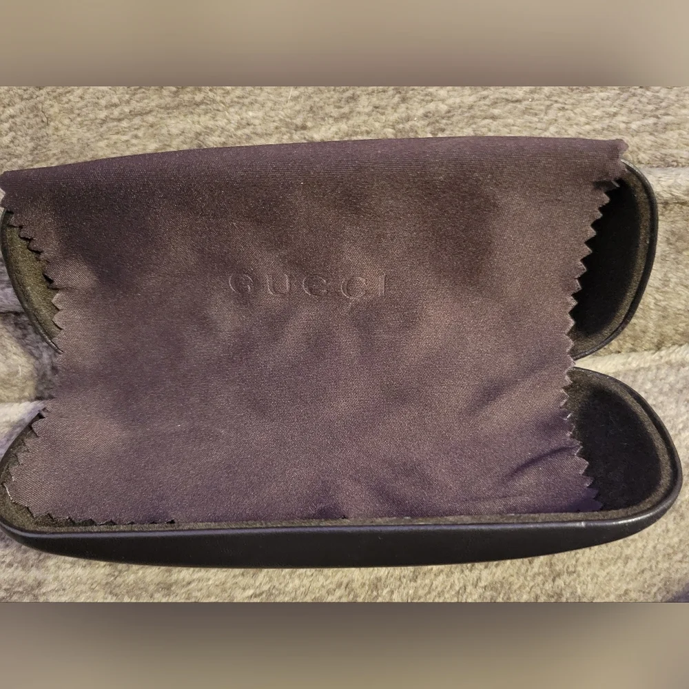 Gucci Clamshell Eyegass Case W/Cleaning‎ Cloth